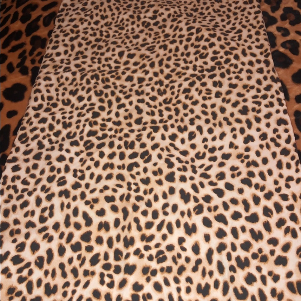 Vs pink body pillow and throw pillow rare - Picture 2 of 3